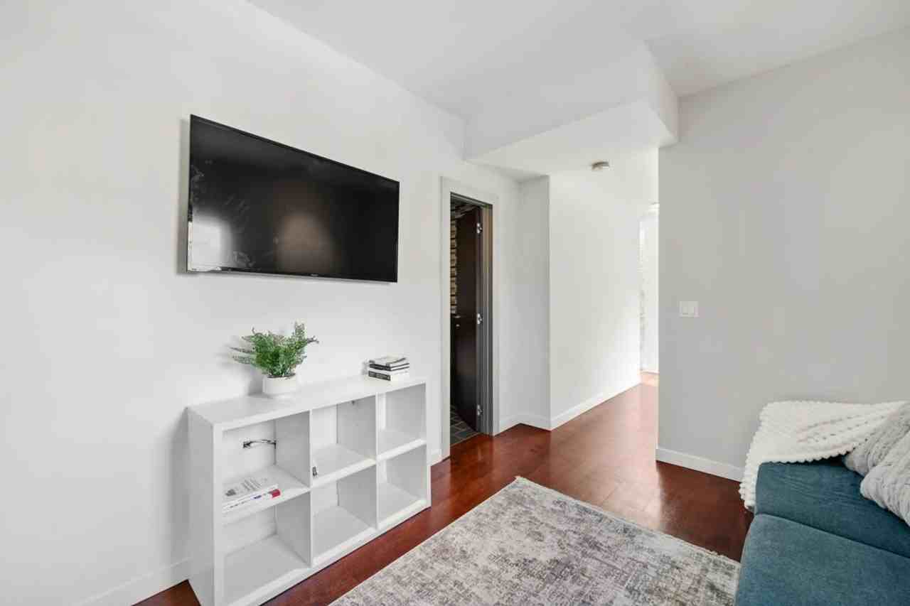 1856 N Fairfield Ave #1244918P - Photo 4 of 50