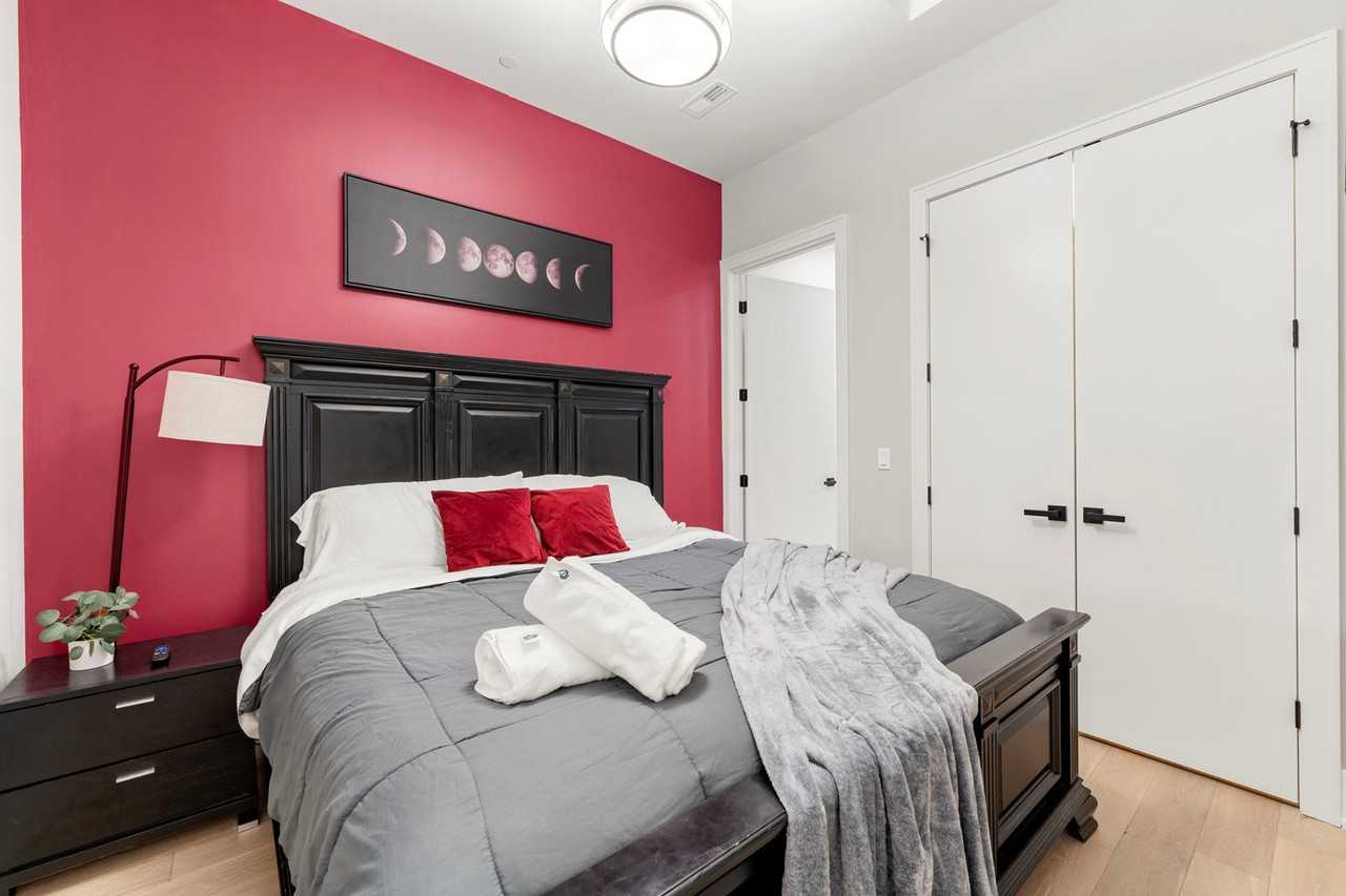 318 W Grand Ave #1244920P - Photo 2 of 29