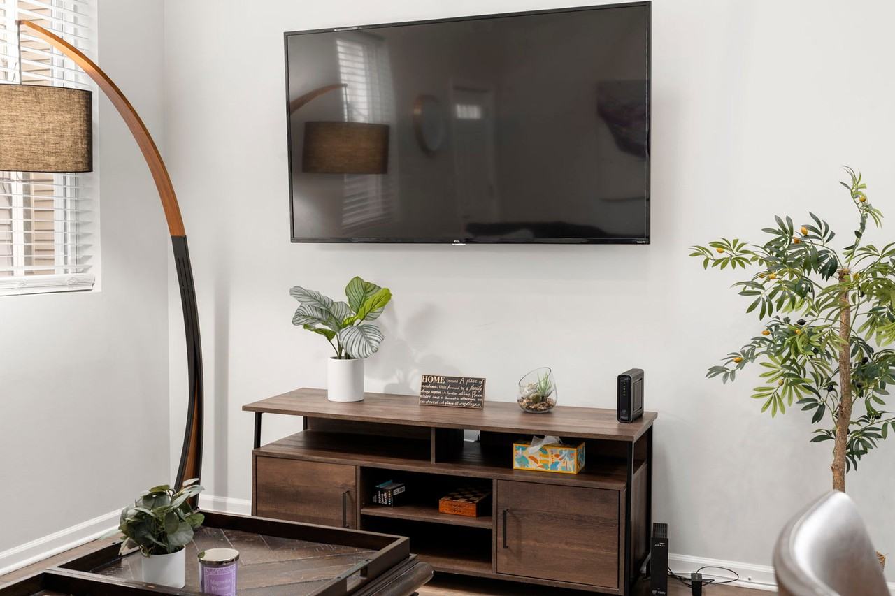 712 North Willard Court #1244922P - Photo 3 of 38