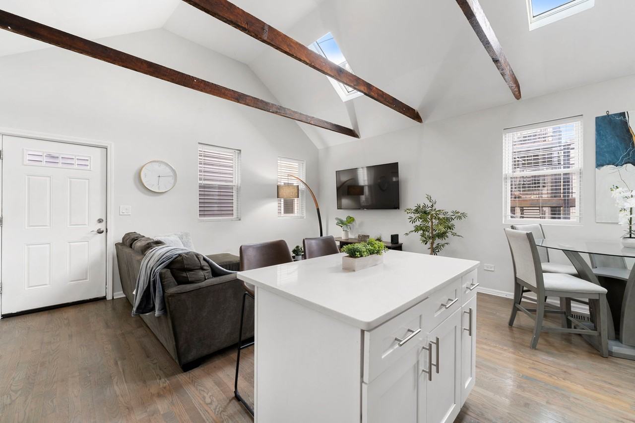 712 N Willard Ct #1244922P - Photo 4 of 38