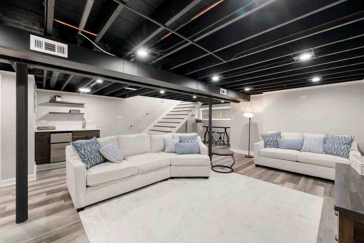 5641 W 64th St #1244925P - Photo 3 of 50