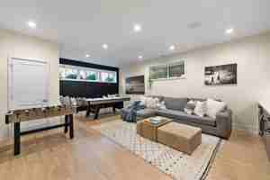 featured image of 1307 N Bell Ave