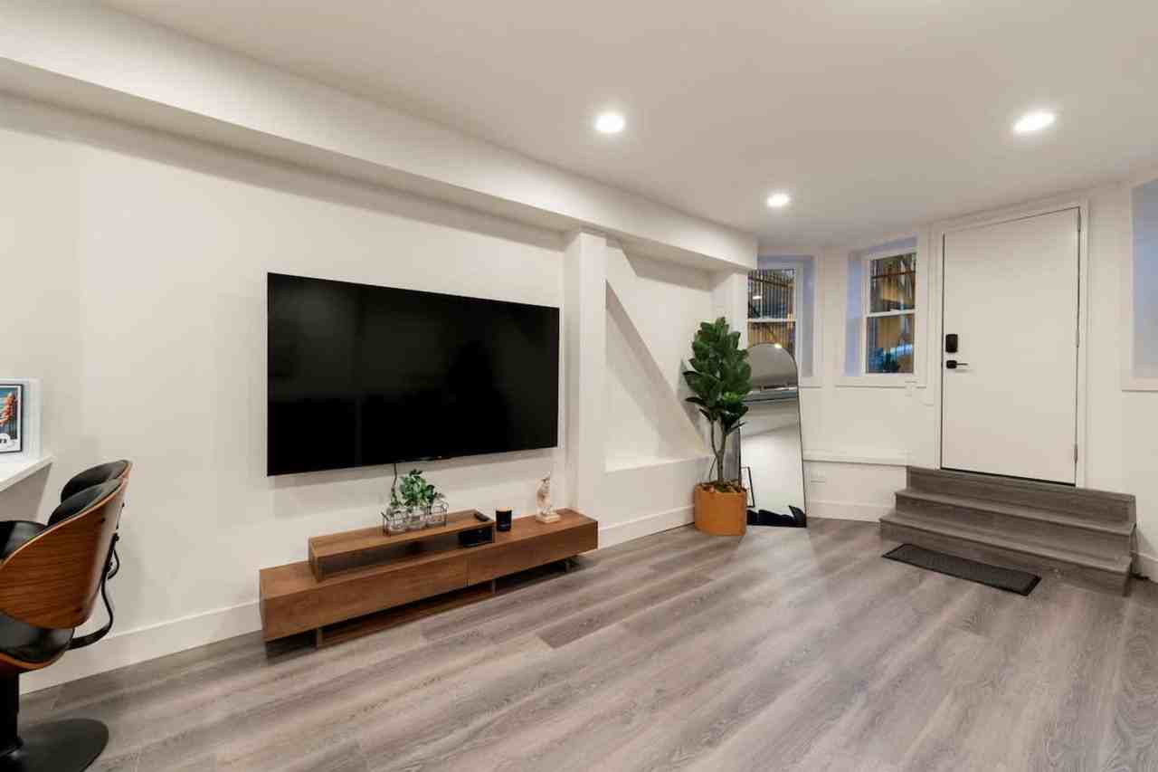 1543 N Claremont Ave #1244946P - Photo 7 of 46