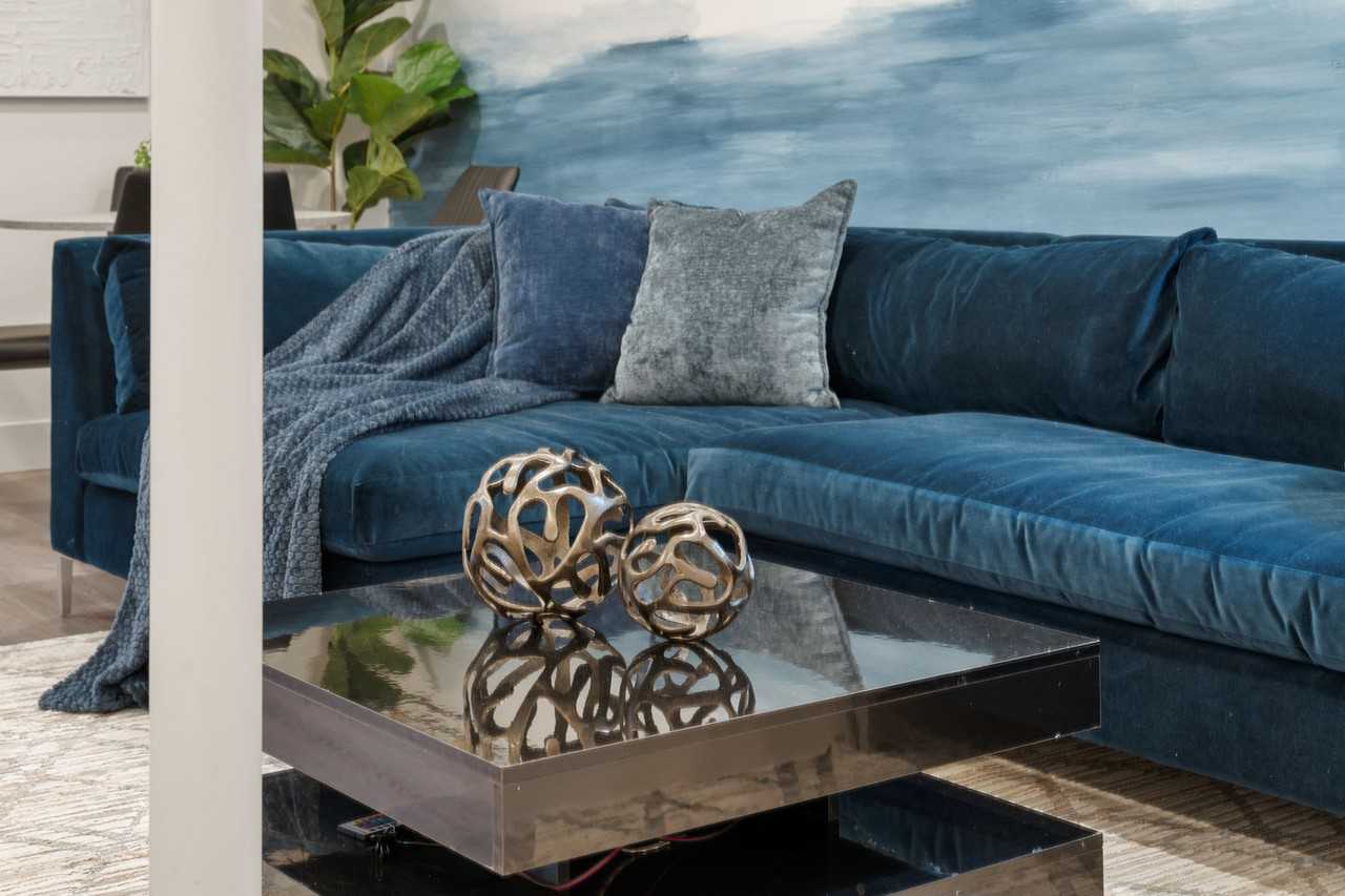 1543 N Claremont Ave #1244946P - Photo 4 of 46