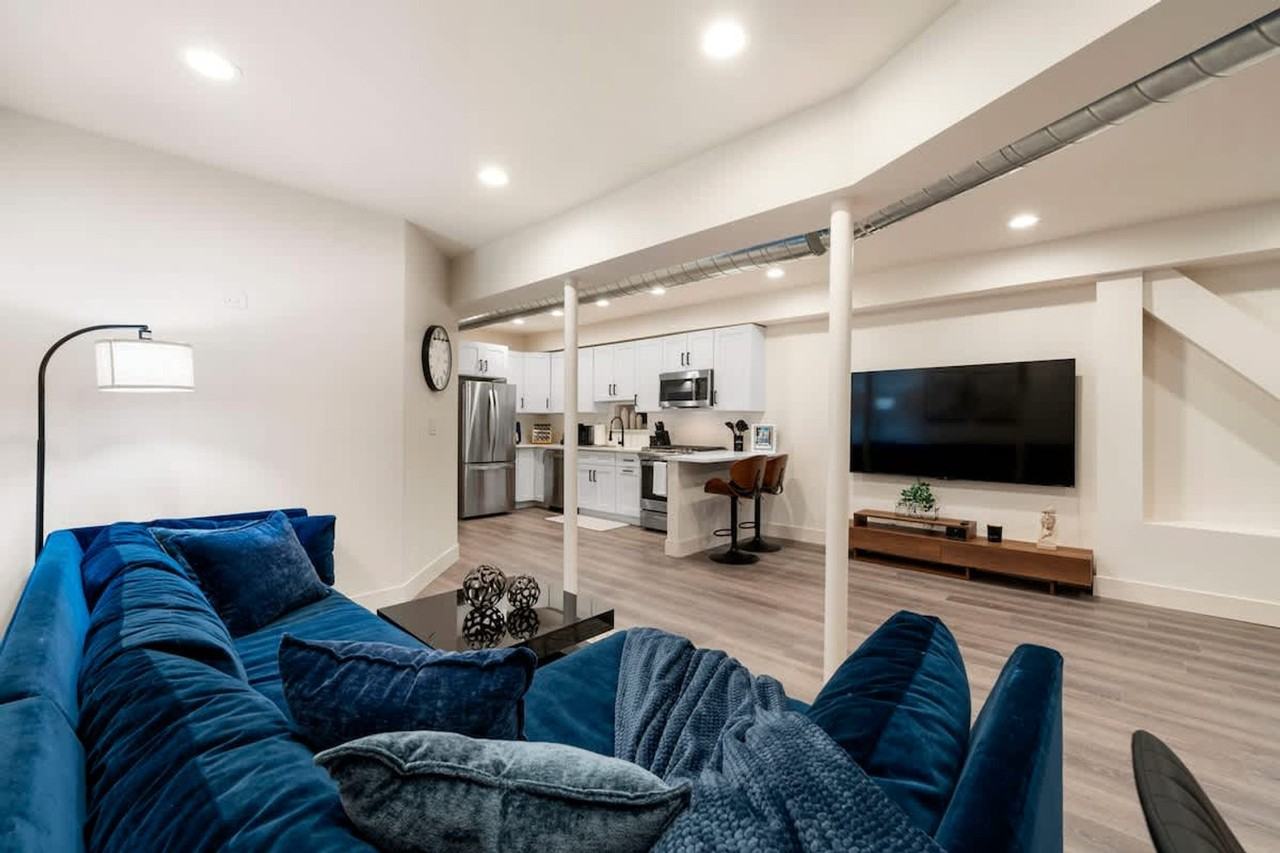 1543 N Claremont Ave #1244946P - Photo 6 of 46