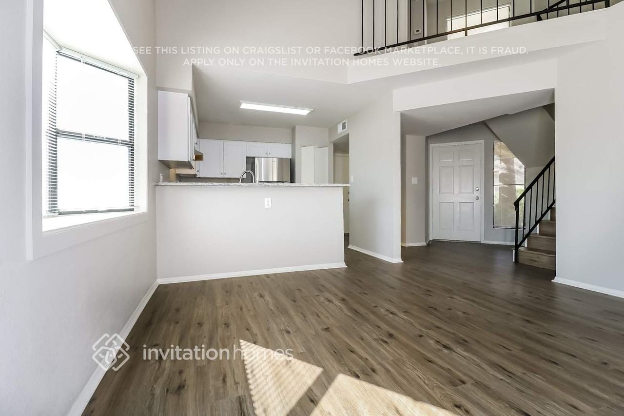 10020 W Roma Ave - Photo 3 of 16