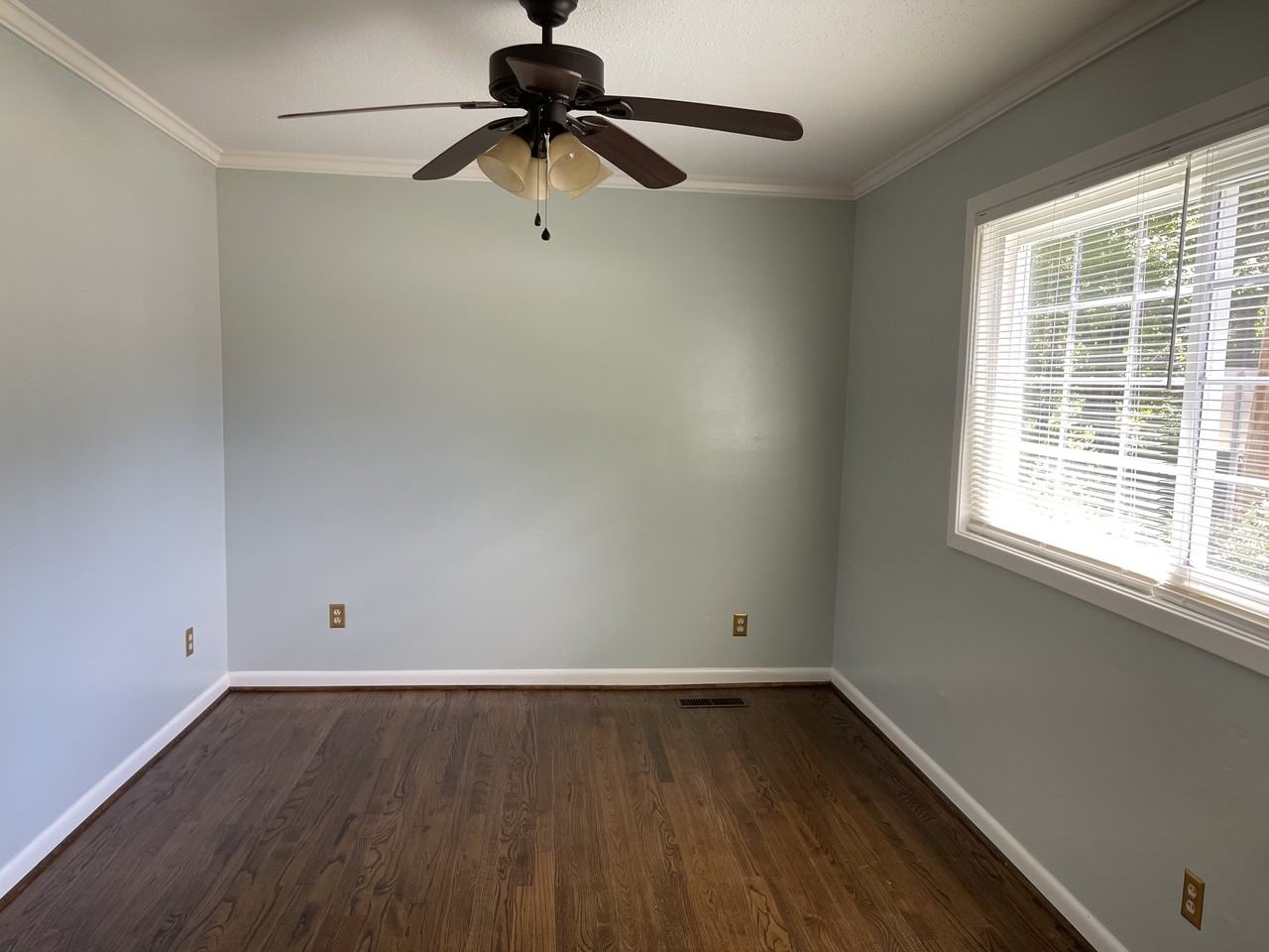 787 James Boulevard - Photo 3 of 14