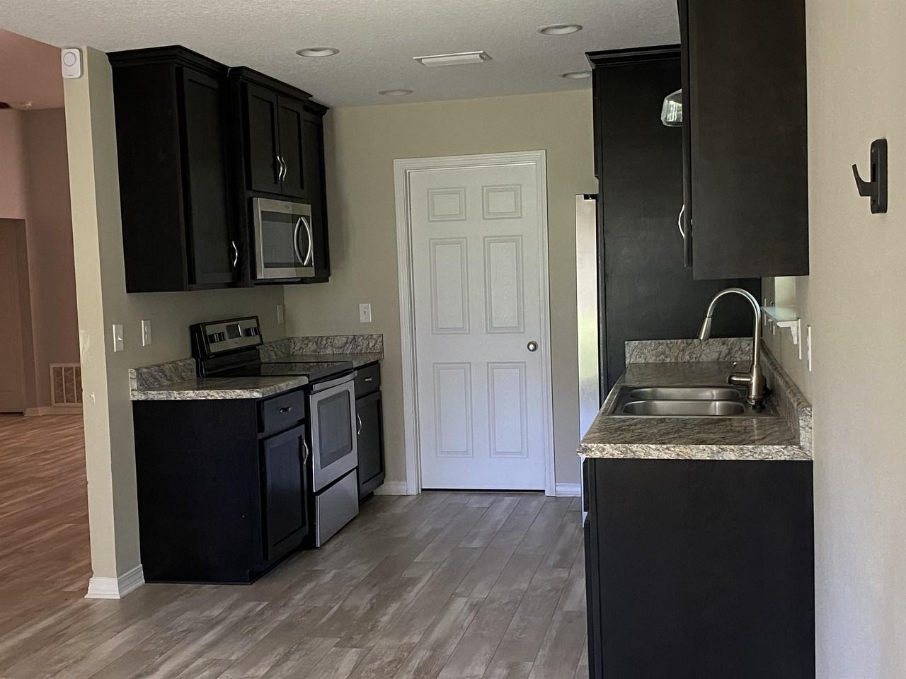 3150 Vaccari Ct - Photo 3 of 10