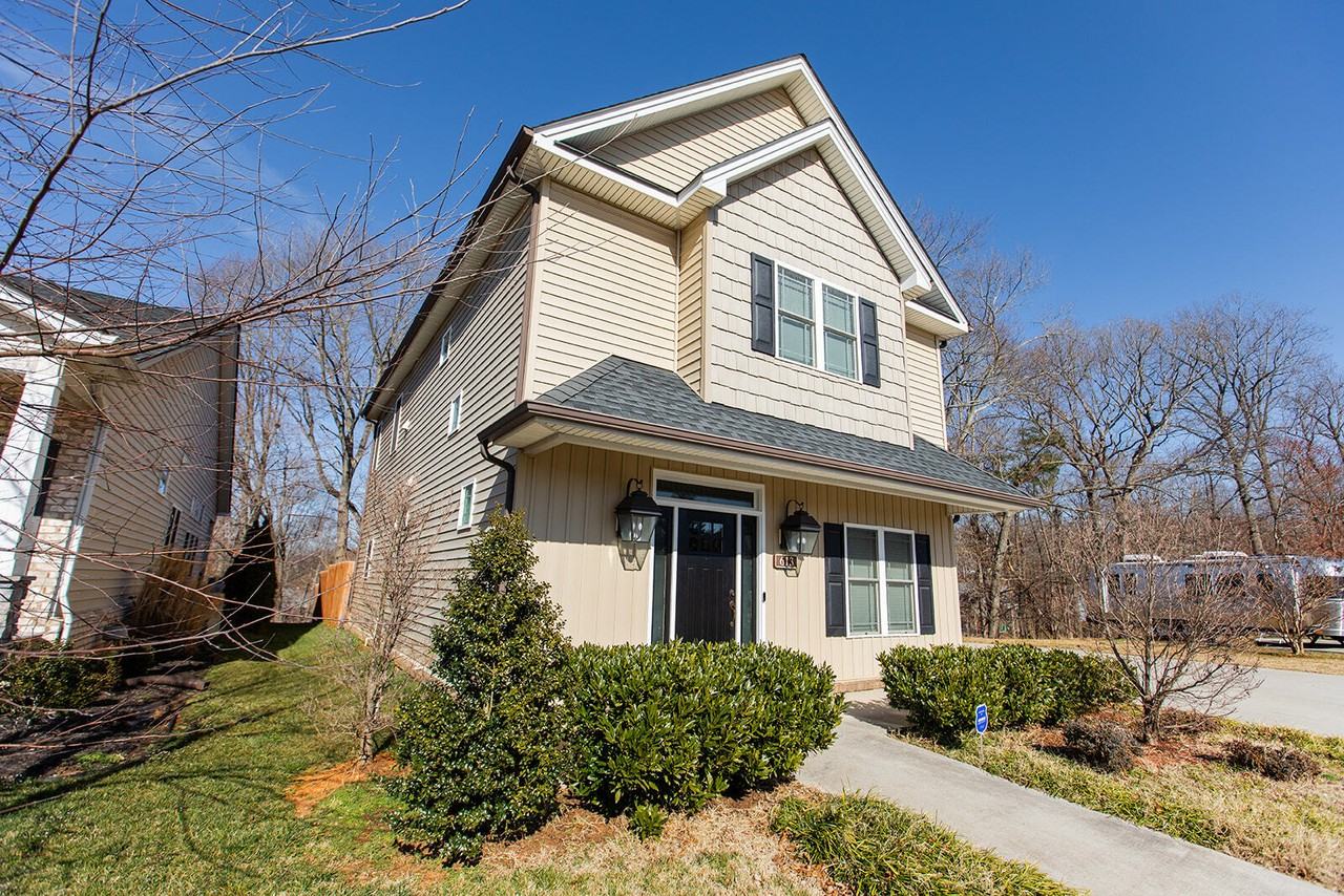 613 Rotunda St - Photo 5 of 50