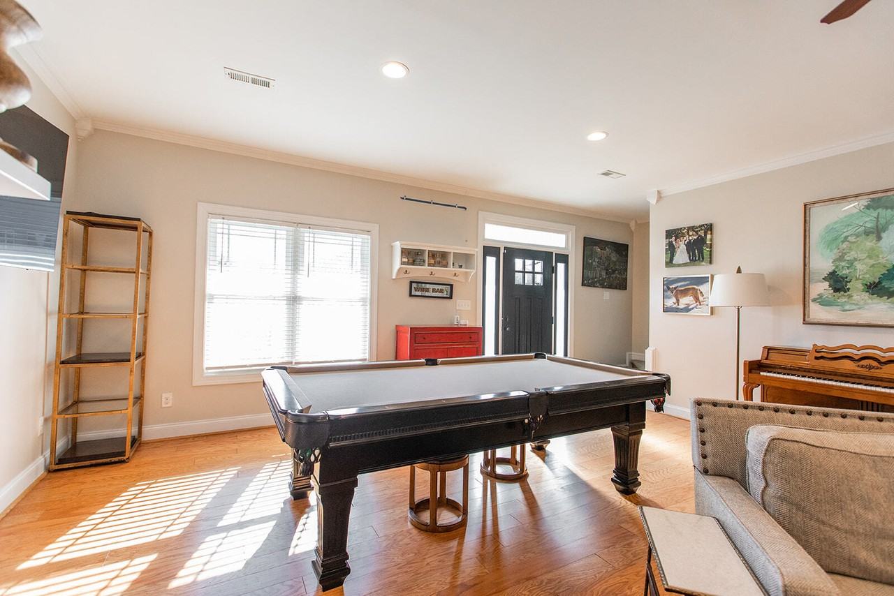 613 Rotunda St - Photo 3 of 50