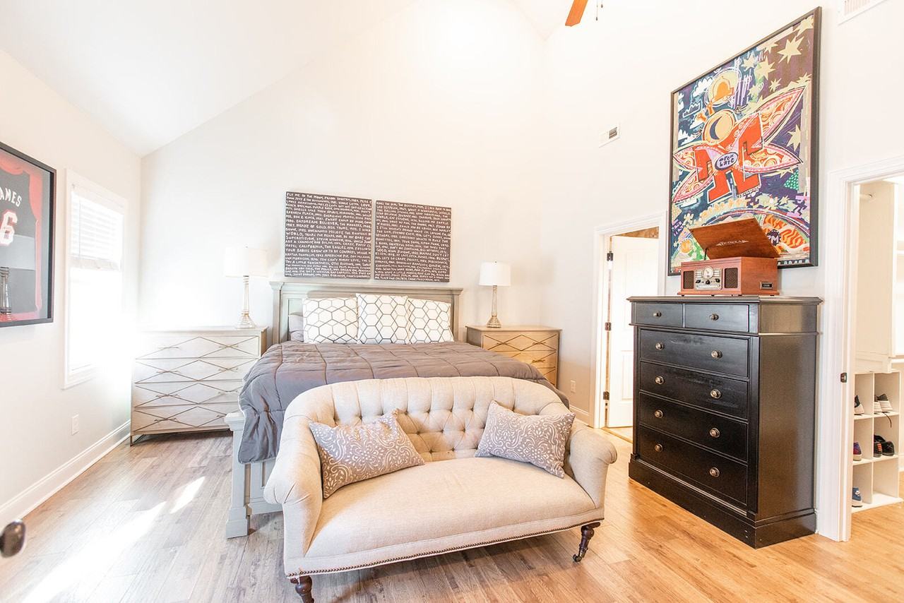 613 Rotunda St - Photo 6 of 50