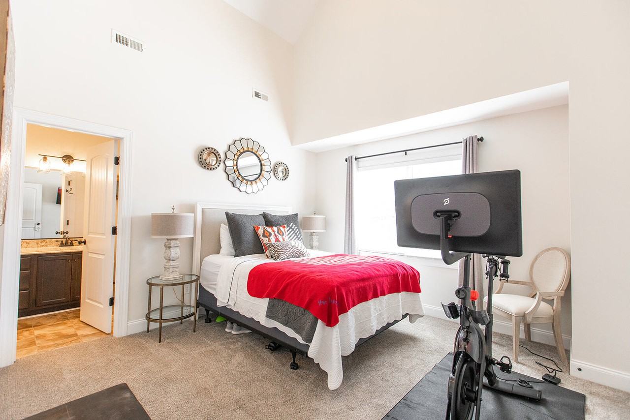 613 Rotunda St - Photo 2 of 50