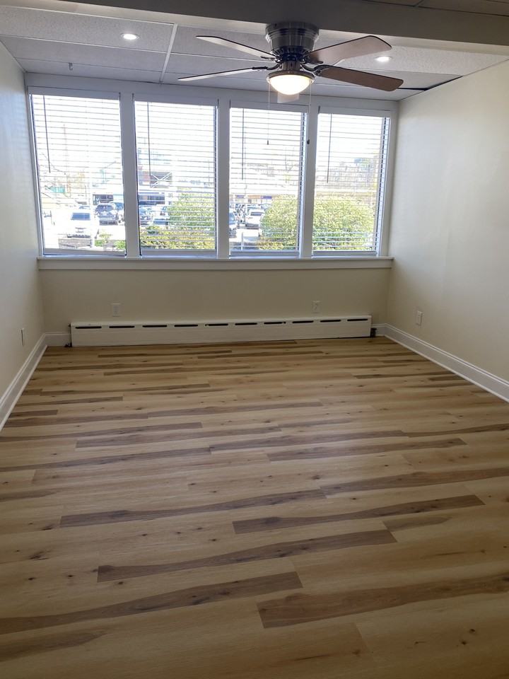1 S Valley Rd - Photo 4 of 16