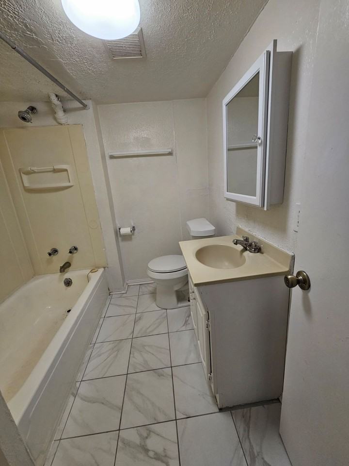 1130 Linwood Ave Sw #2 - Photo 2 of 9