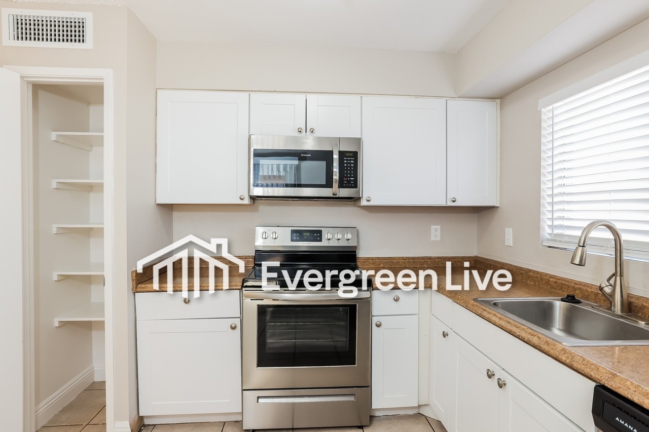 4530 W Sunnyslope Ln - Photo 5 of 15