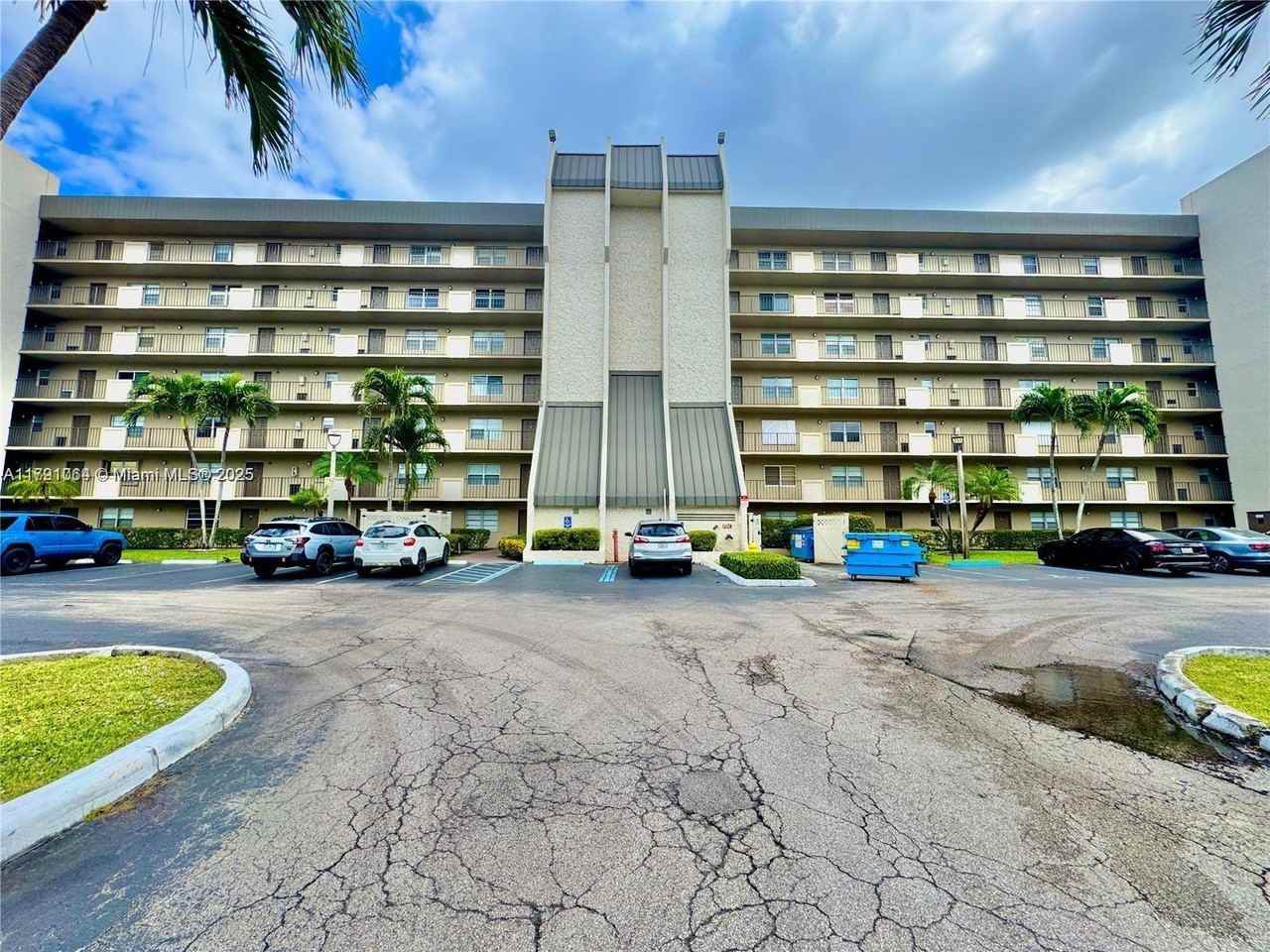 3150 West Rolling Hills Circle #307 - Photo 3 of 23