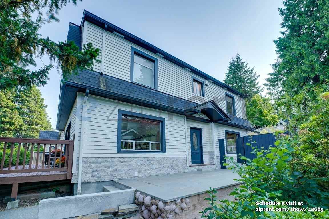 6541 20th Ave Ne - Photo 2 of 34