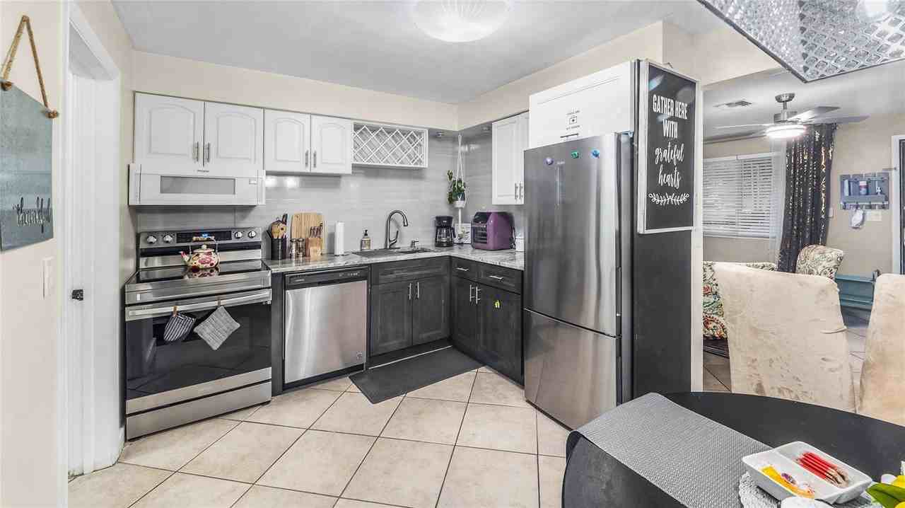 9478 Southwest 51st Street - Photo 2 of 10