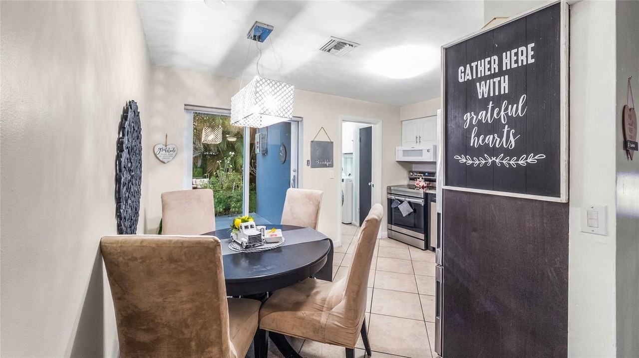 9478 Southwest 51st Street - Photo 3 of 10