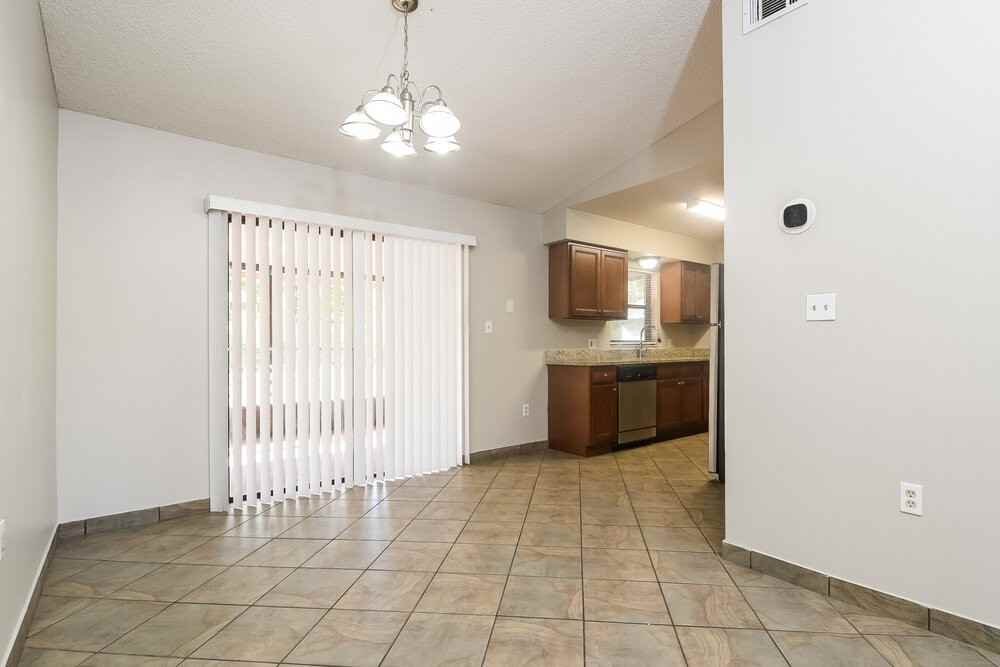 4085 Scotland St - Photo 6 of 16