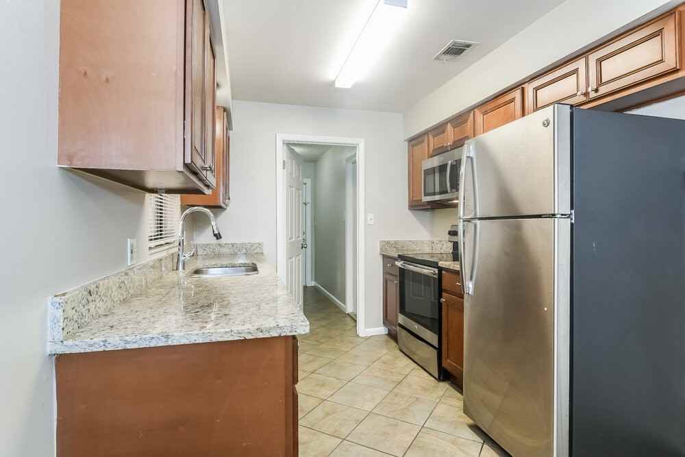 4085 Scotland St - Photo 7 of 16