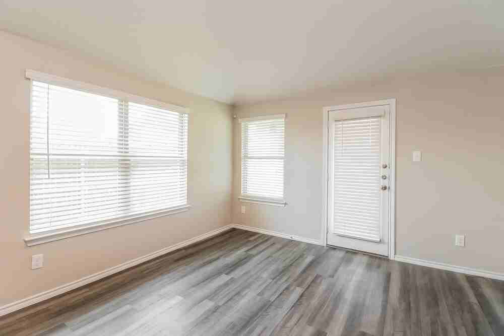 424 Bishopgate Ct - Photo 7 of 16