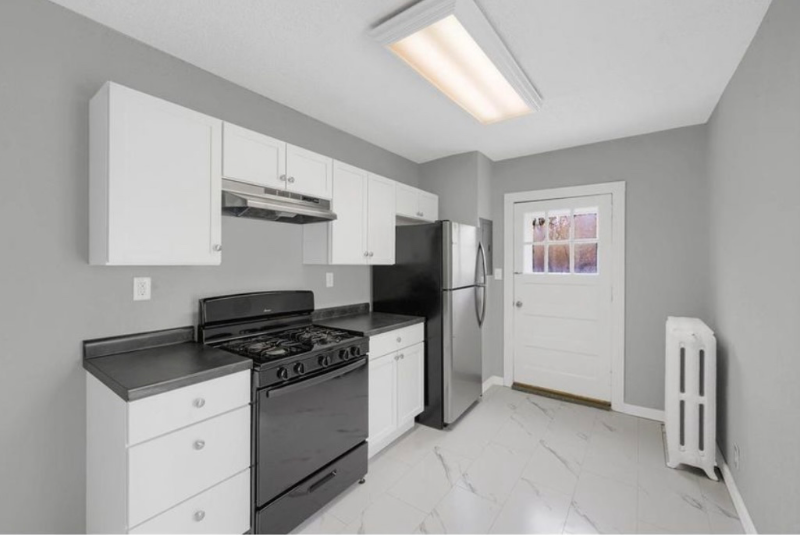 1055 7th St W #2 - Photo 4 of 9