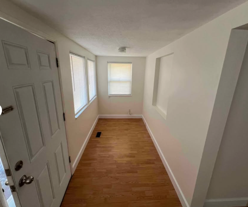 17333 Strauss Ave - Photo 2 of 12