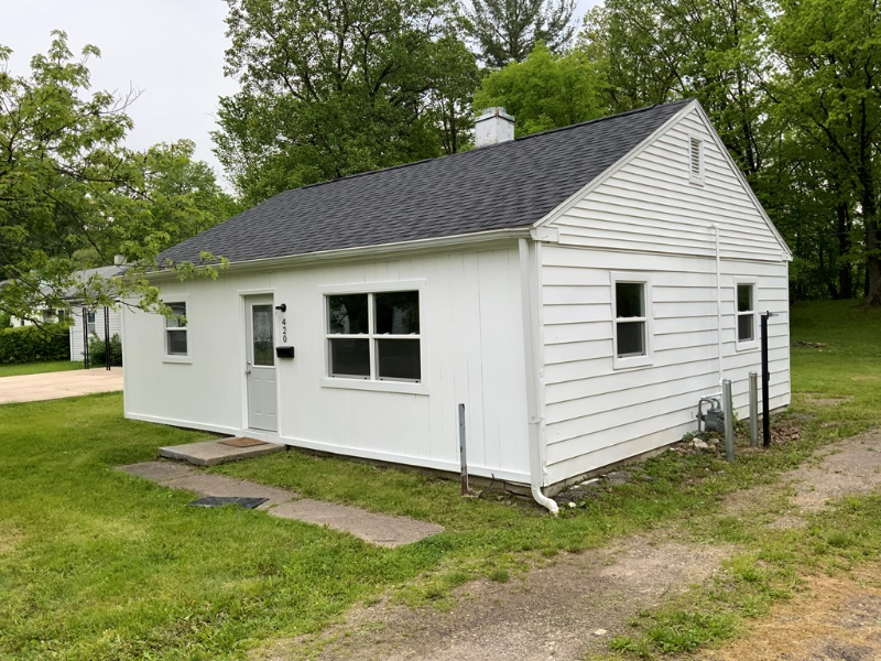 420 Spayer Ln - Photo 2 of 9