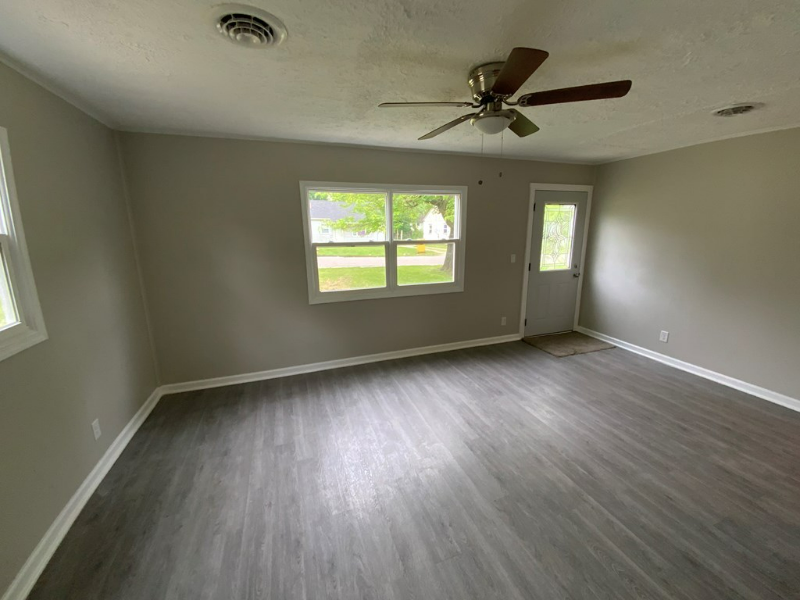 420 Spayer Ln - Photo 3 of 9