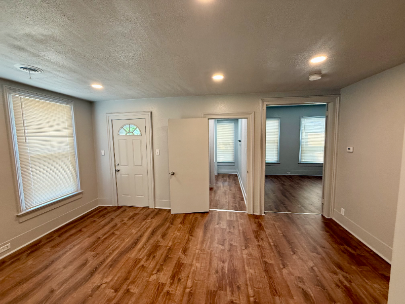 1102 Ontario Ave - Photo 2 of 8