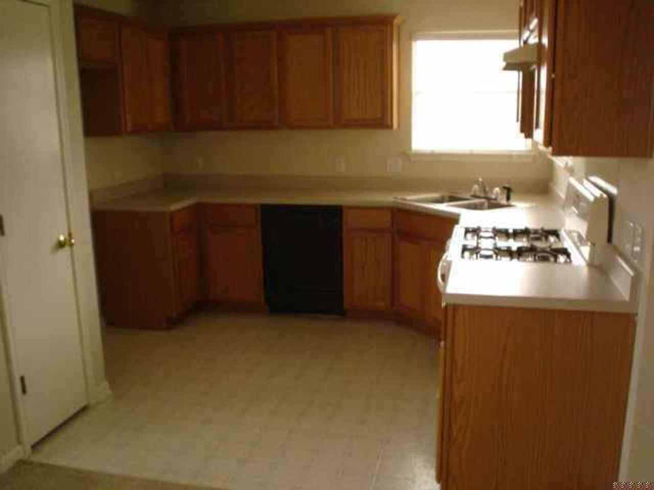 112 Harvest Ln - Photo 3 of 8