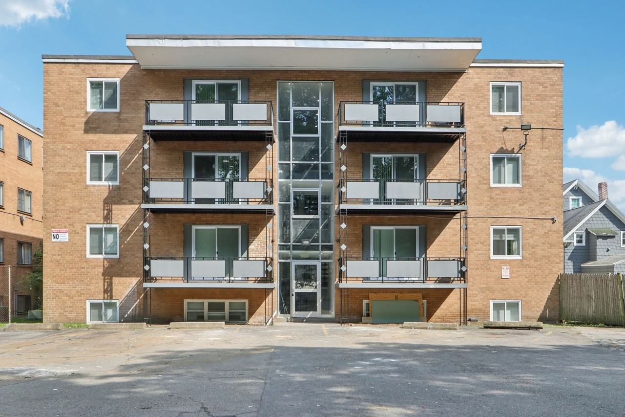 1045 River - Photo 4 of 33