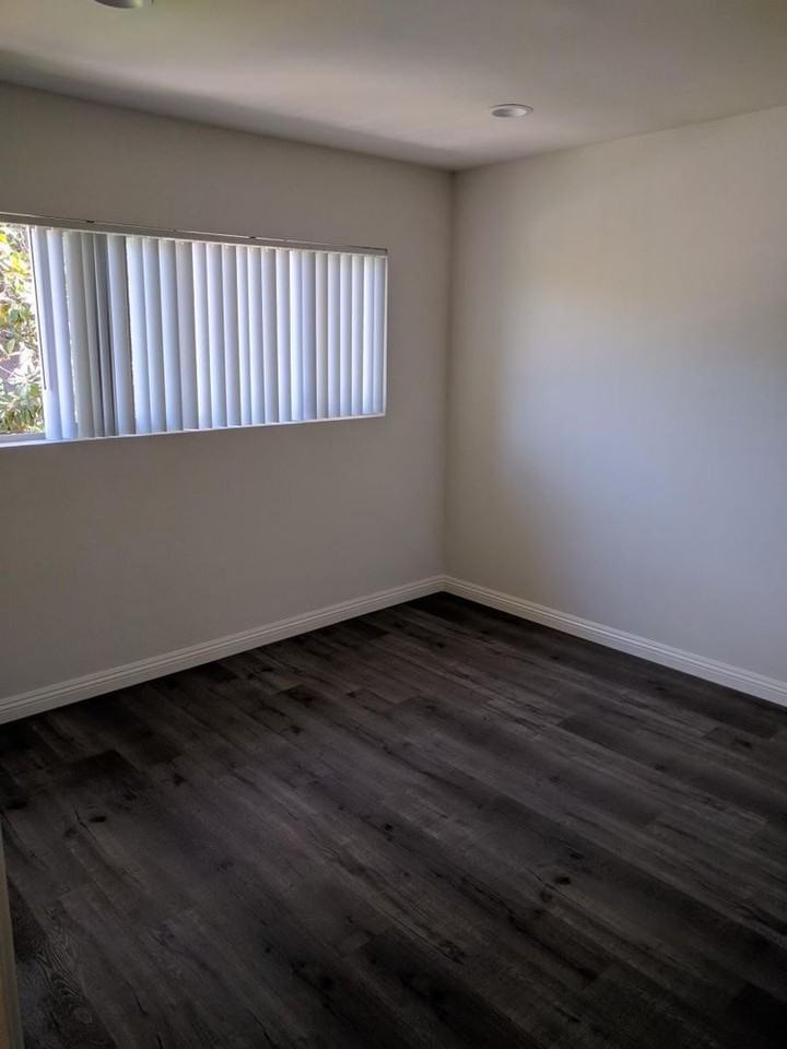 MOORPARK - Photo 3 of 16