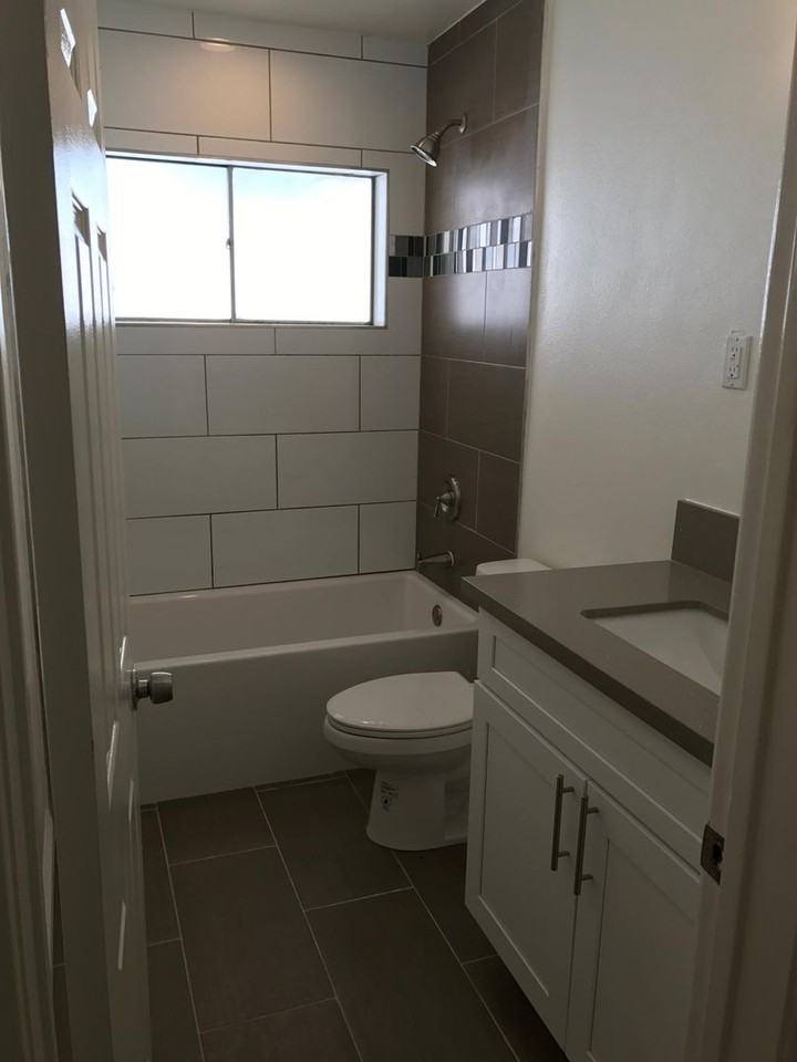 MOORPARK - Photo 4 of 16