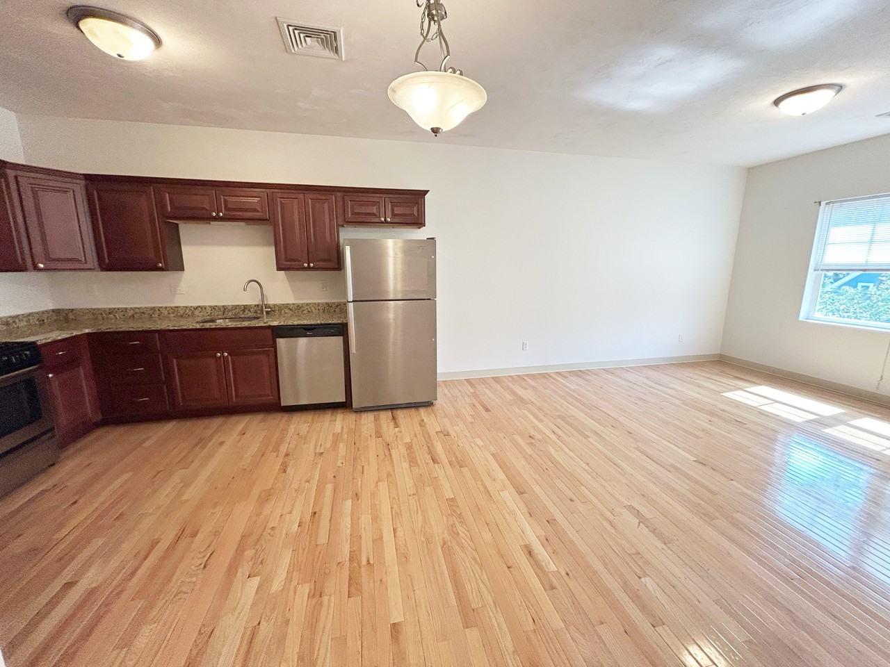 404 Whiting Ave #213 - Photo 4 of 14
