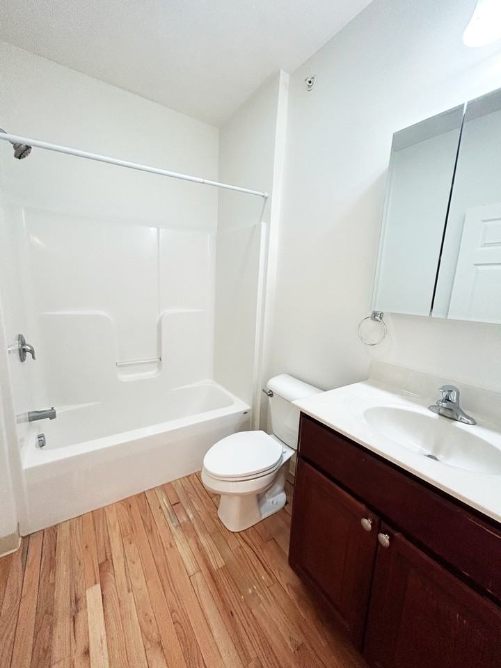 404 Whiting Ave #213 - Photo 7 of 14