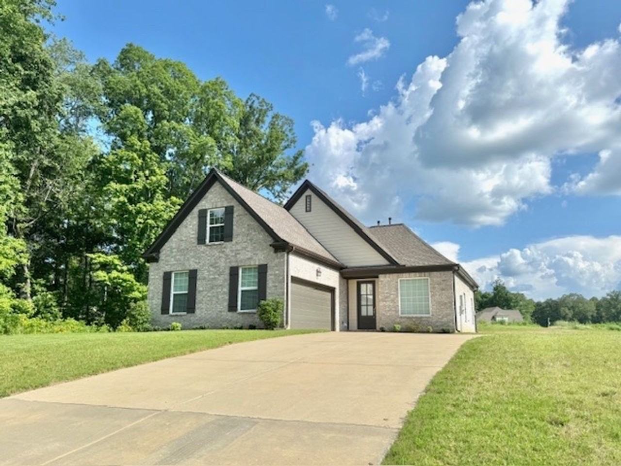 73 Crimsonwood Dr - Photo 2 of 11