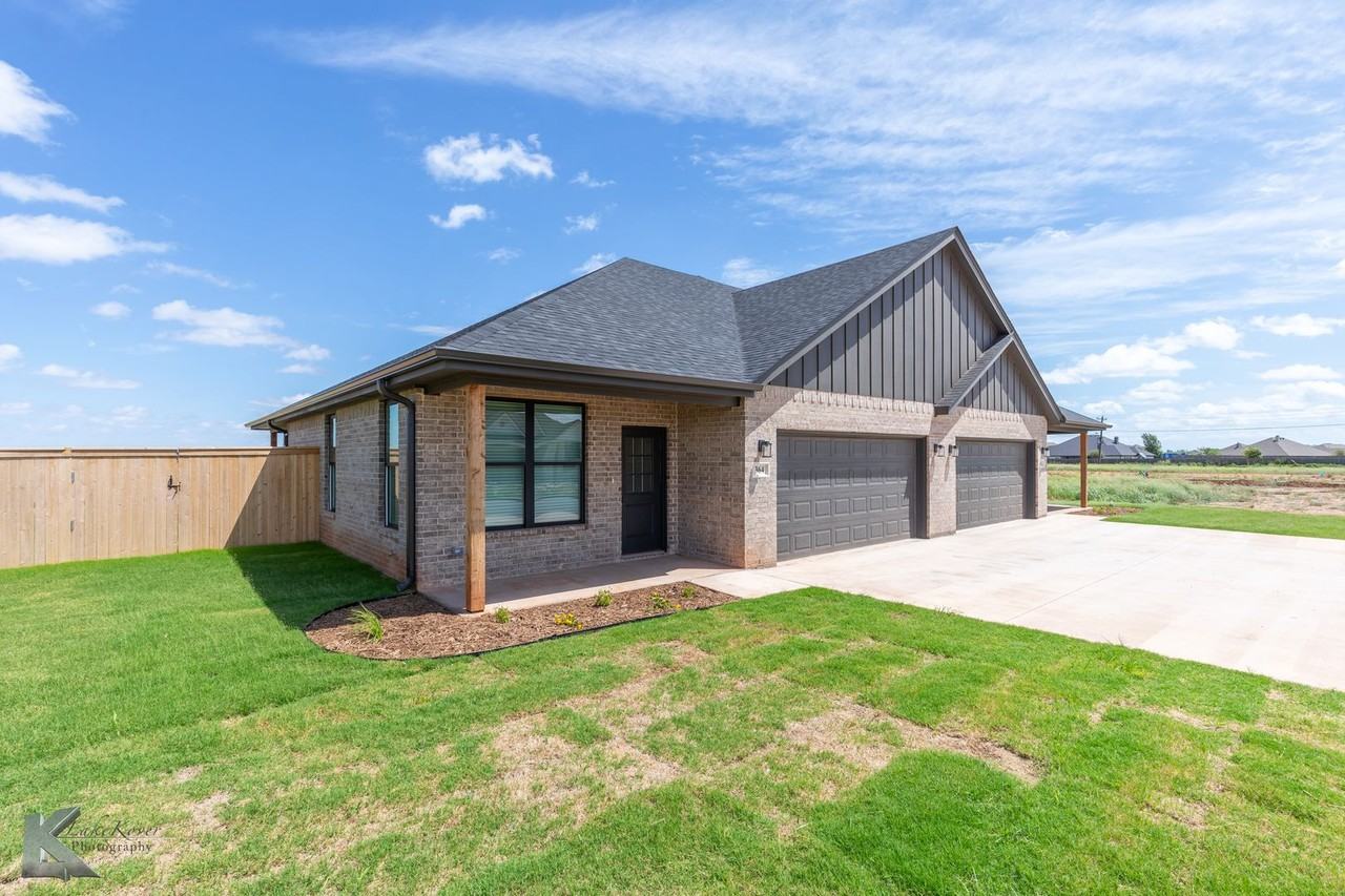 364 Kristie Path - Photo 3 of 44