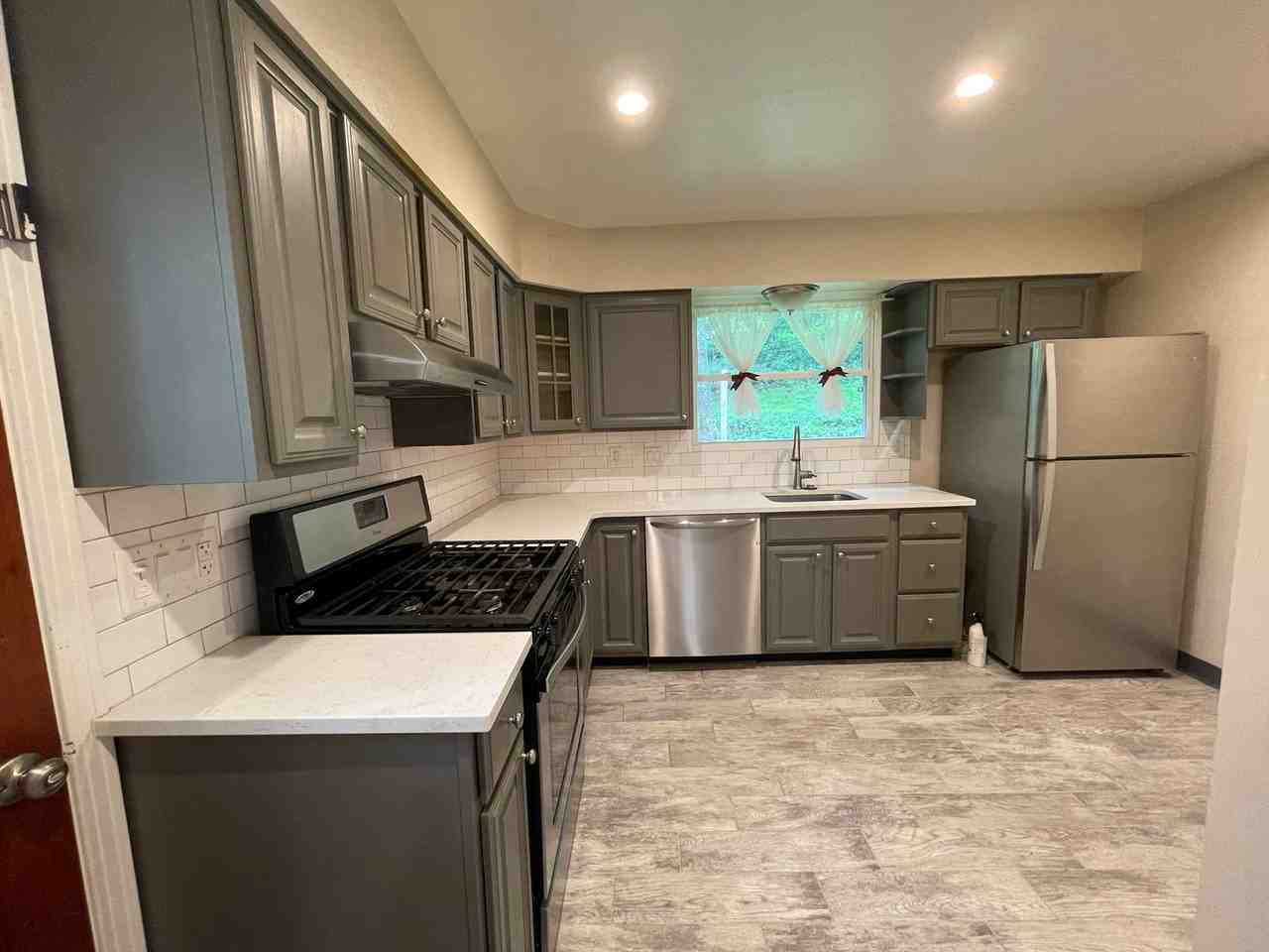 180 Montclair Ave - Photo 2 of 24