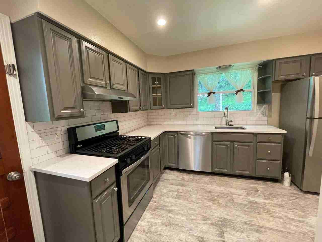 180 Montclair Ave - Photo 3 of 24