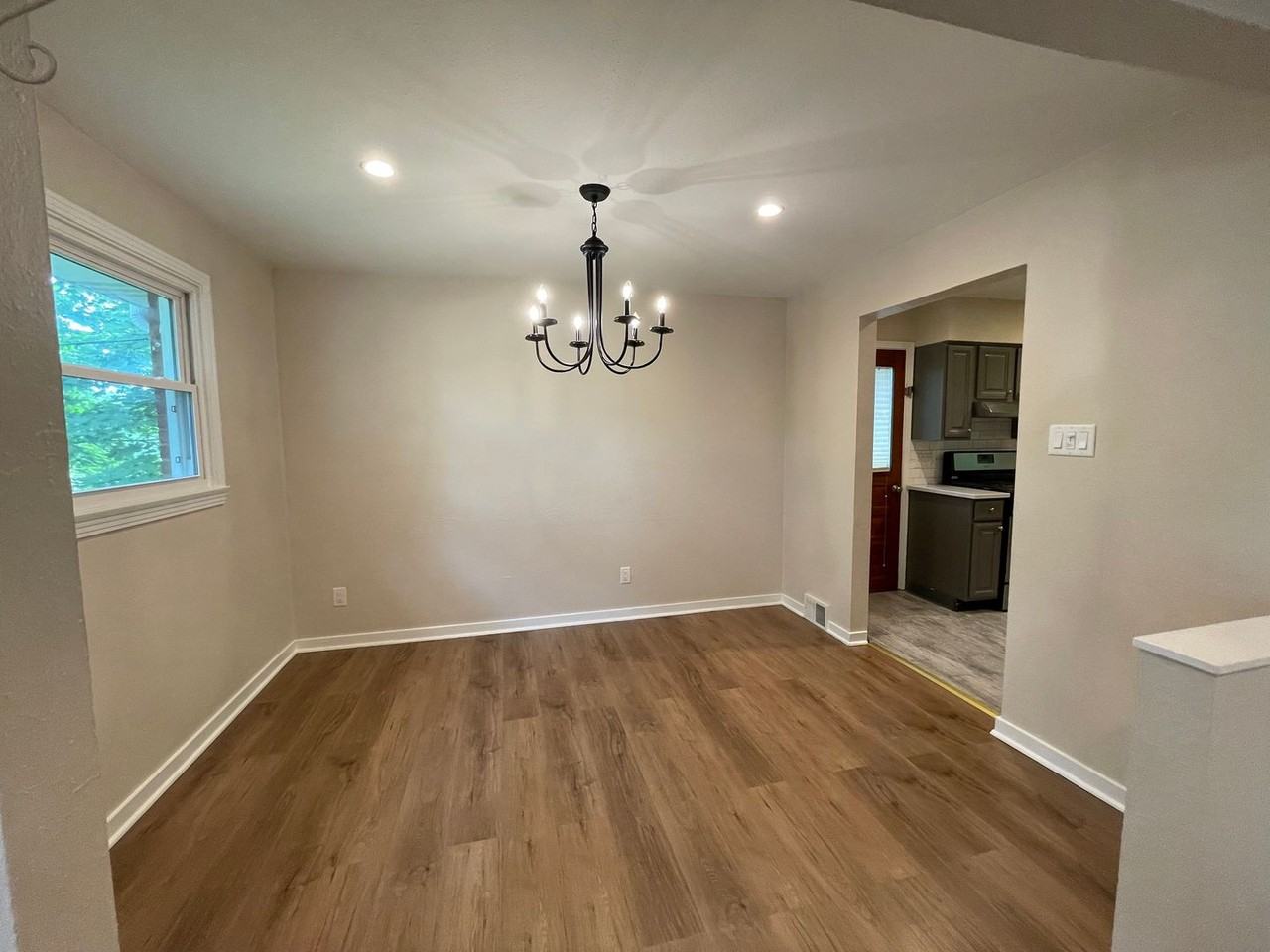 180 Montclair Ave - Photo 6 of 24