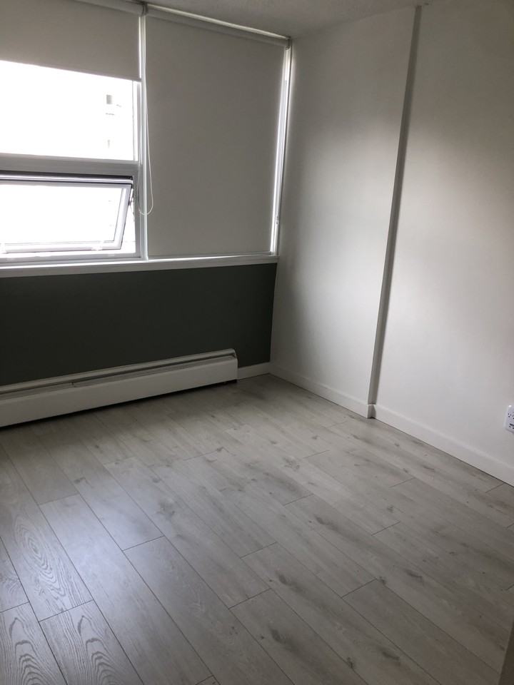 1636 Haro Street ##201 - Photo 4 of 6