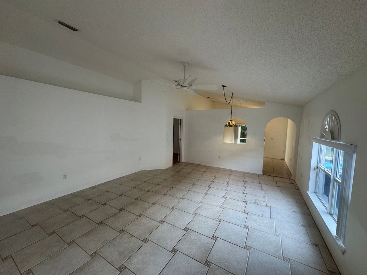 2129 Redwood Cir Ne - Photo 2 of 32