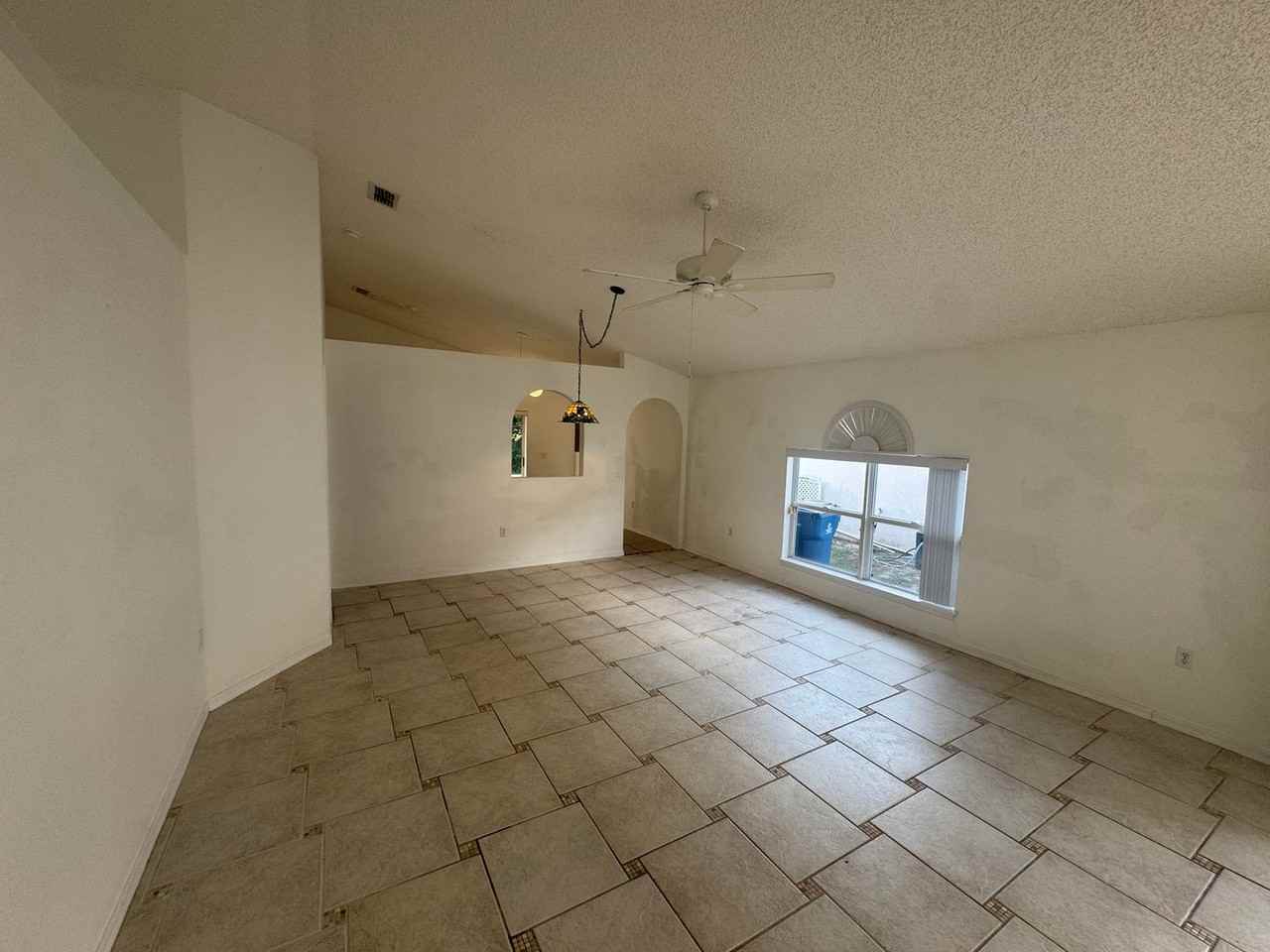 2129 Redwood Cir Ne - Photo 3 of 32