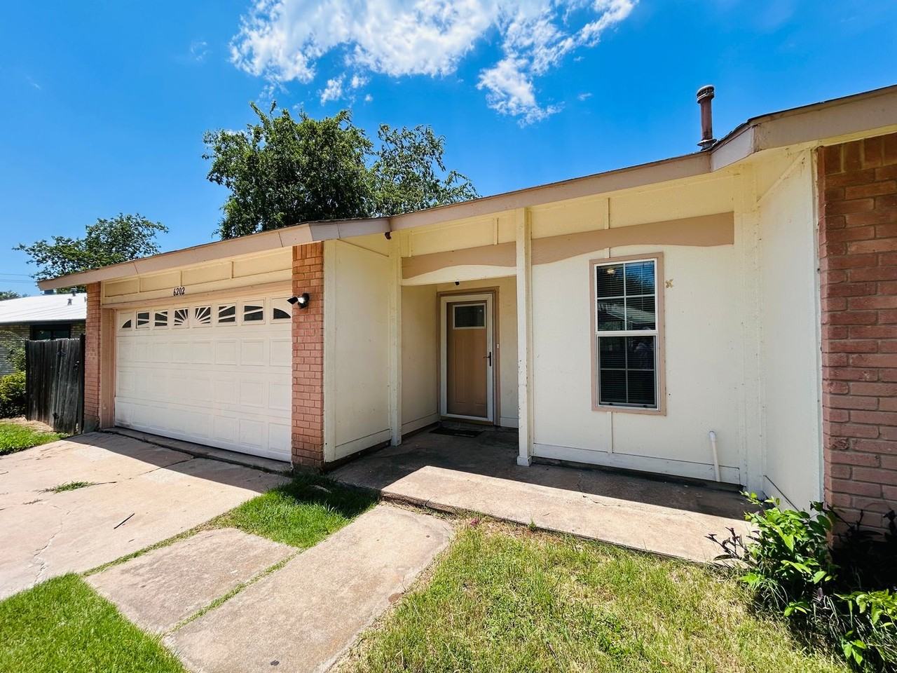 6202 Libyan Dr - Photo 3 of 26