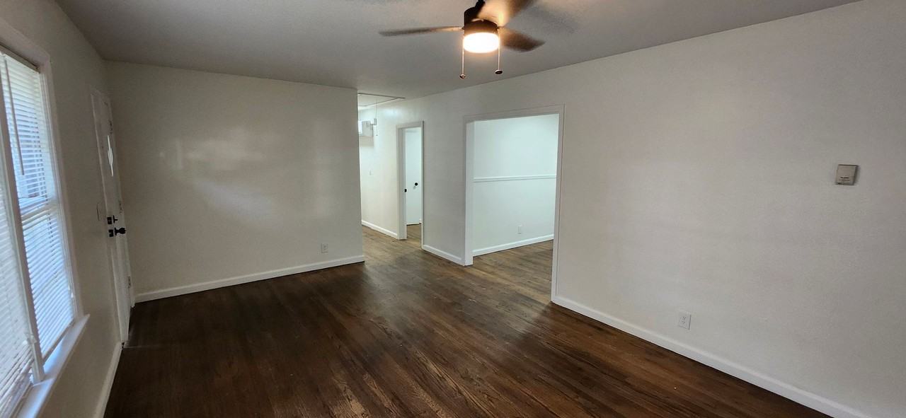 2752 Hawthorne Dr - Photo 3 of 19