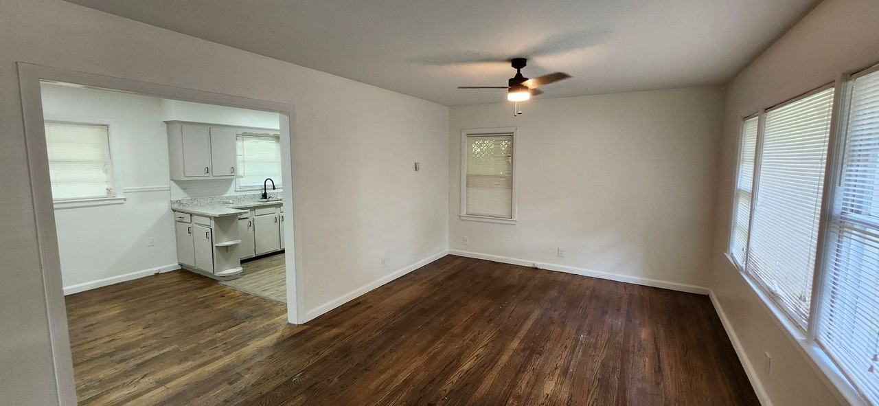 2752 Hawthorne Dr - Photo 4 of 19
