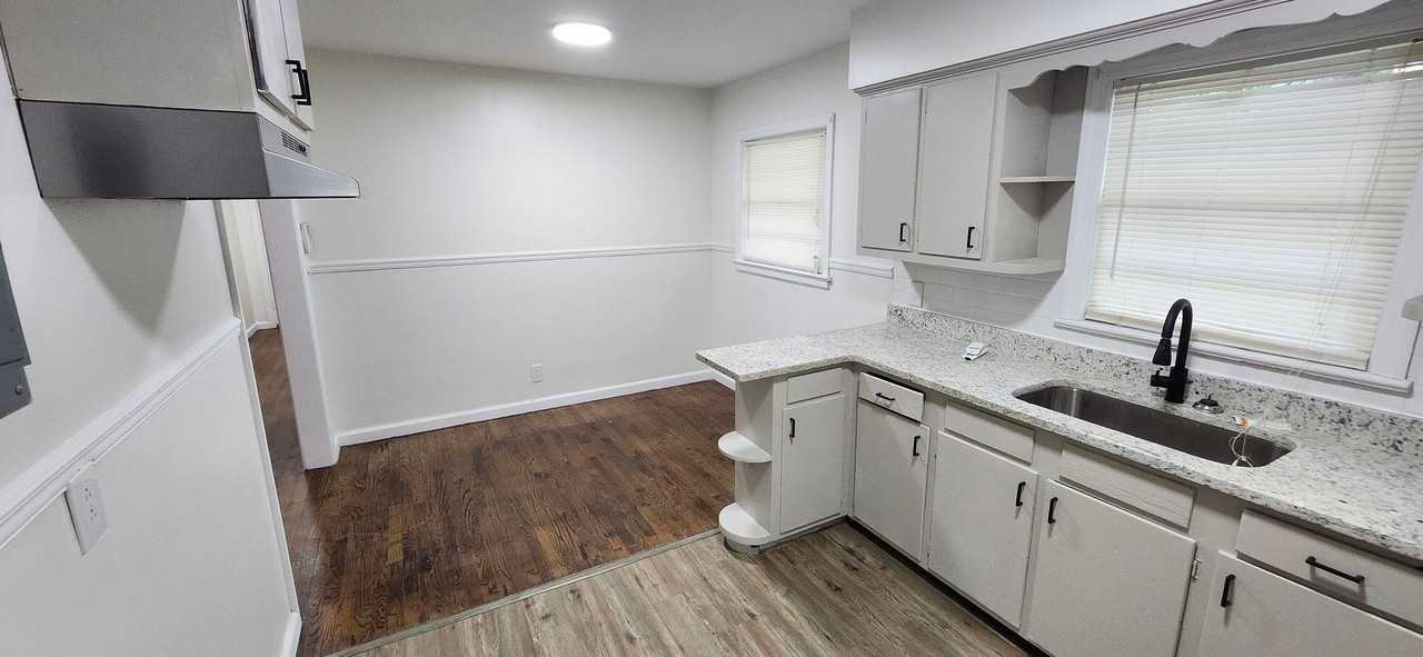 2752 Hawthorne Dr - Photo 6 of 19