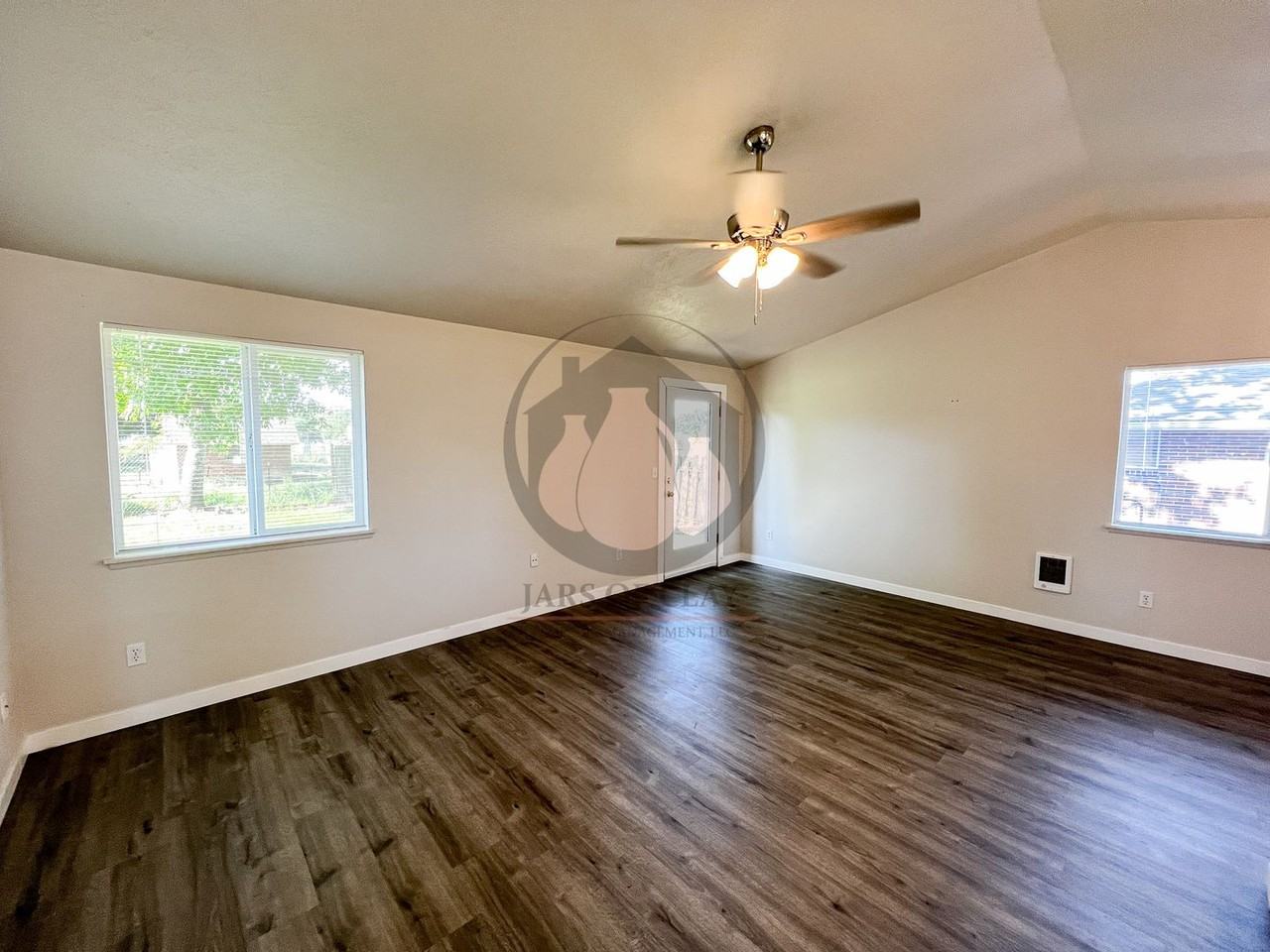 1010 37th Ave Sw - Photo 3 of 22